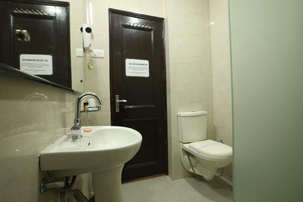 Hotel Surya International Delhi Kültér fotó