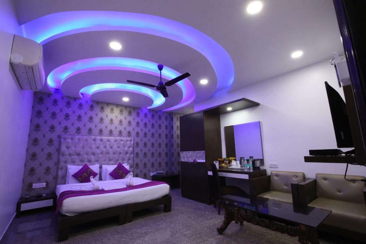 Hotel Surya International Delhi Kültér fotó